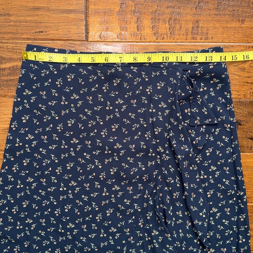 Madewell Navy Ruffle-Wrap Midi Ski Floral Skirt, size 4 - Picture 4 of 8